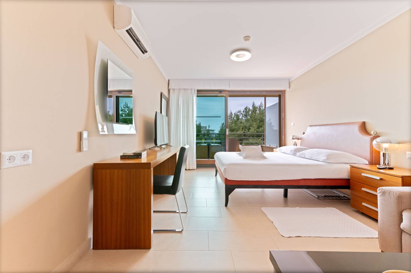 The-Residence-Room-13