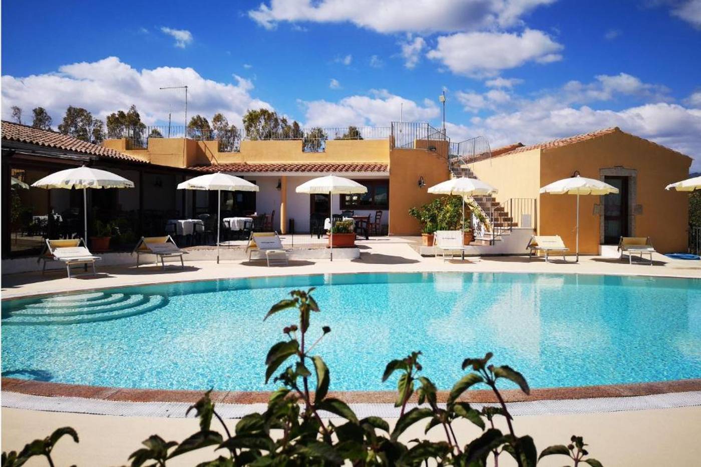 Cala-Mirto-Hotel-Pool-1