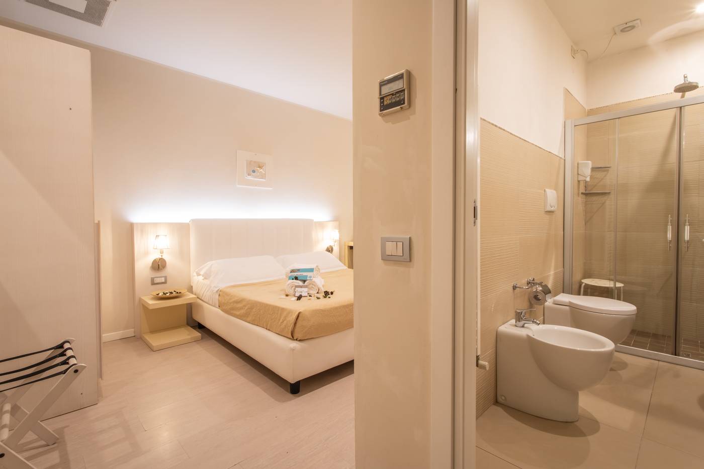 Hotel Ferretti Beach-Italy-RIMINI-Room-3