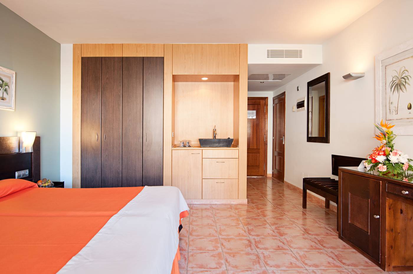 LIVVO-Lago-Taurito---Waterpark-Room-36