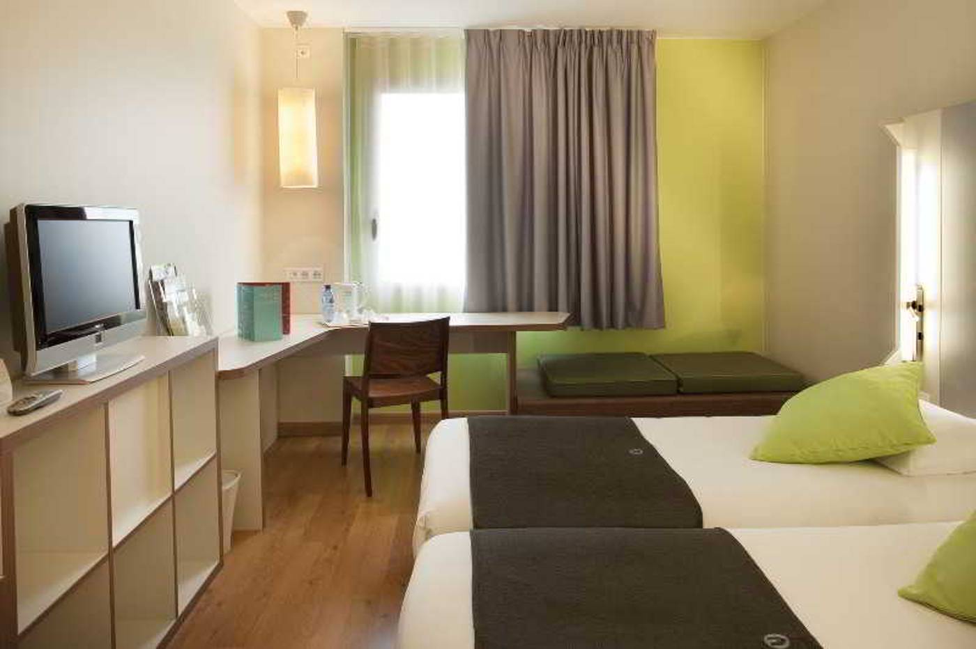 Campanile Barcelona Cornella-Spain-CORNELLA DEL LLOBREGAT-Room-2