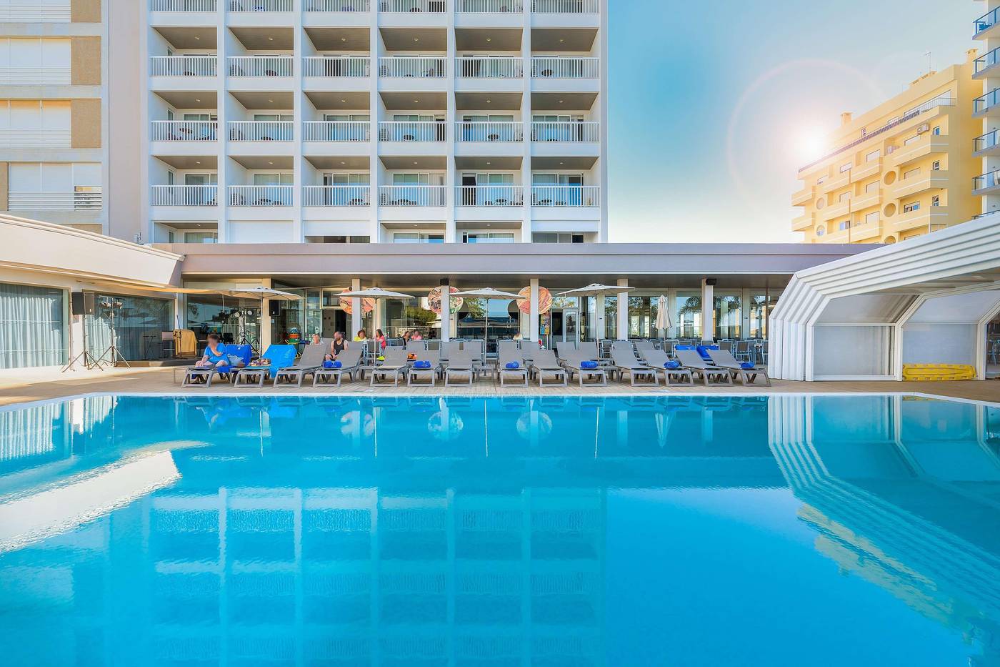 Jupiter-Algarve-Hotel---Beach---Spa-Pool-1