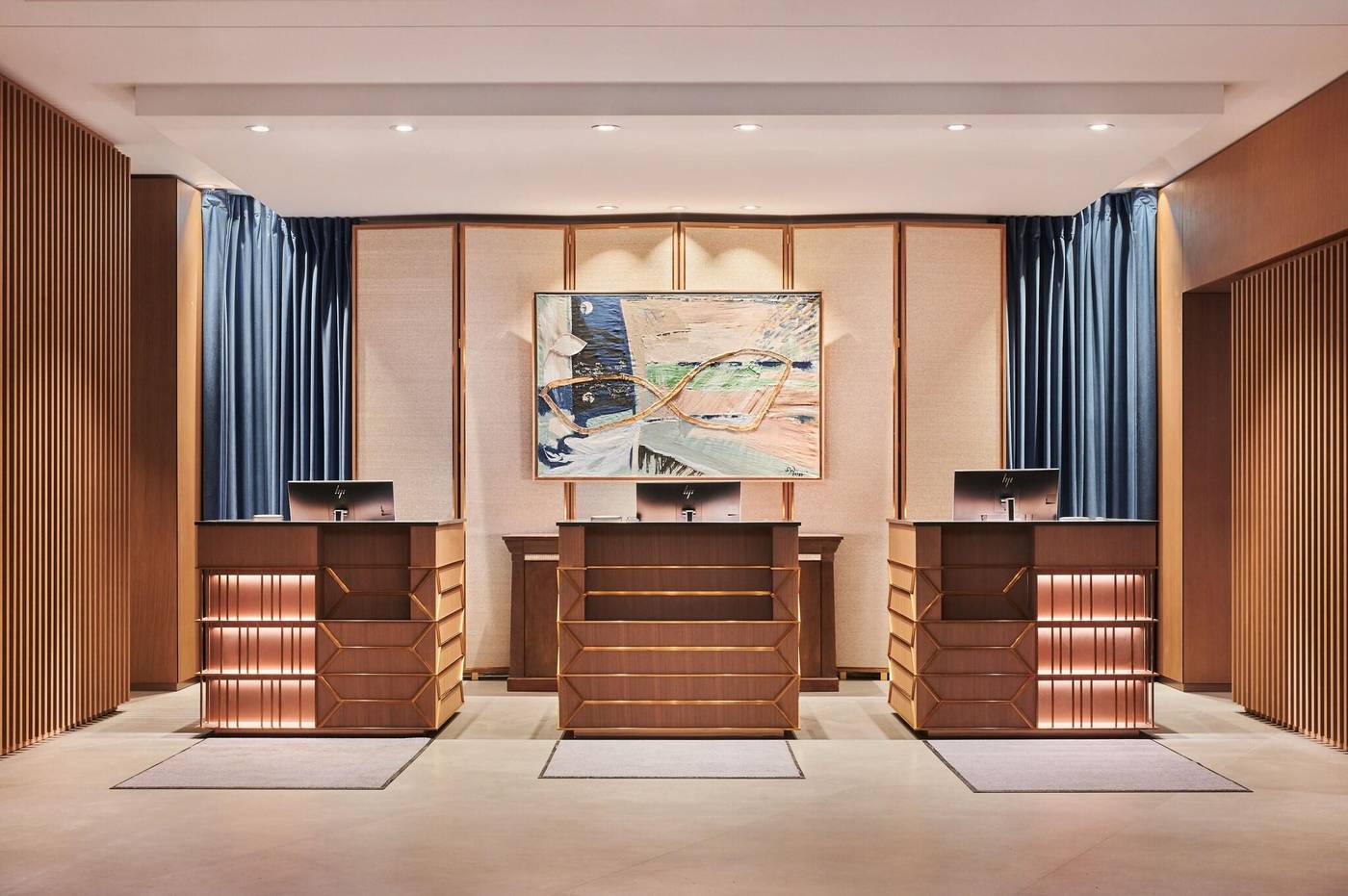 Sheraton-Grand-Krakow-Lobby-80