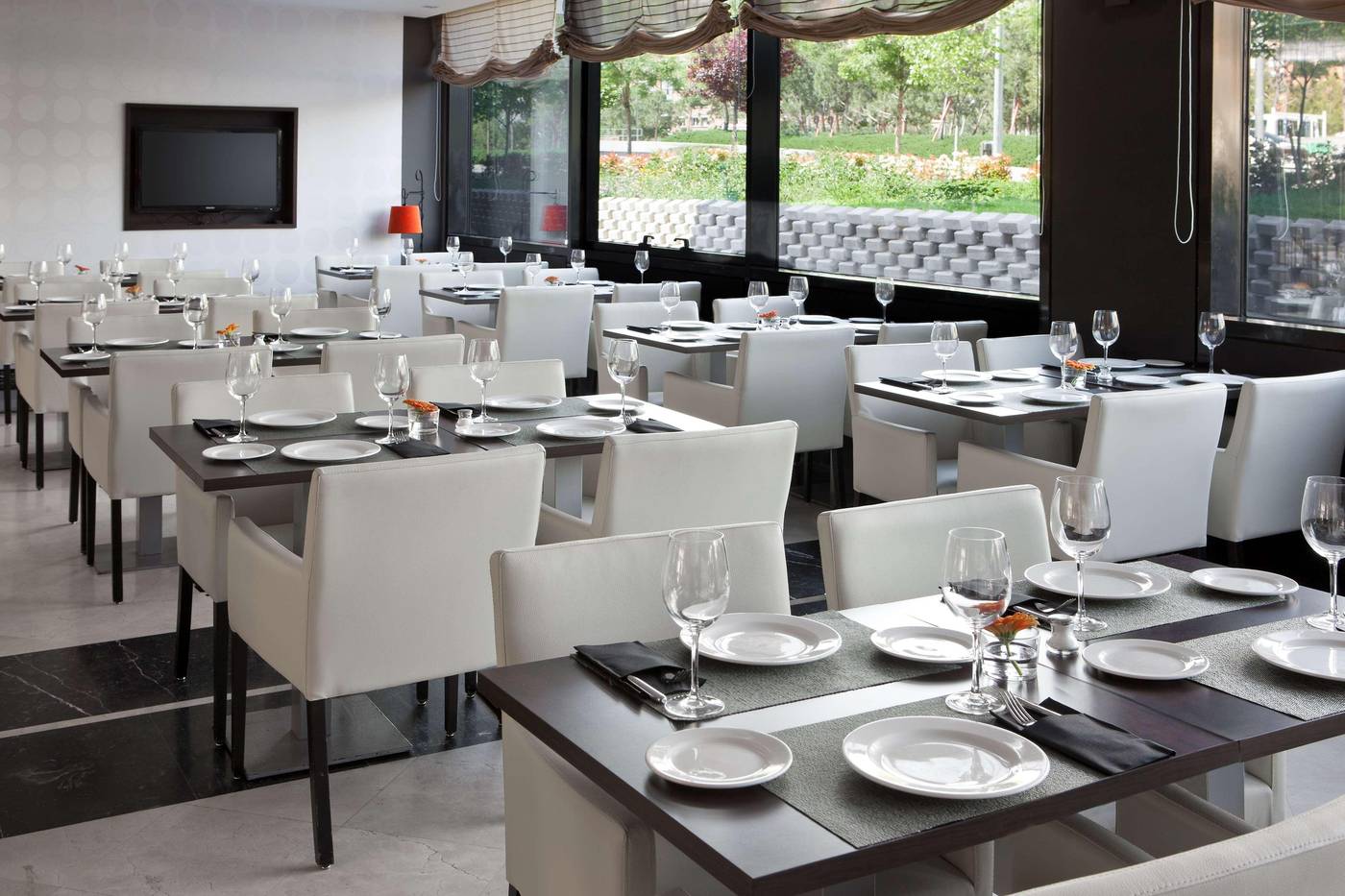 NH-Madrid-Ribera-del-Manzanares-Restaurant-39