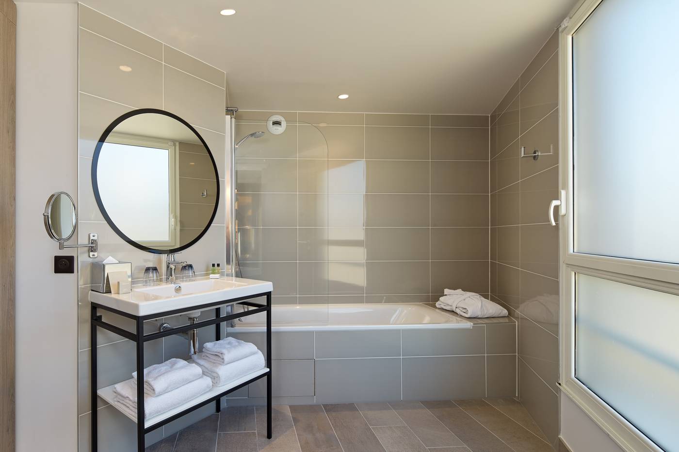 Auteuil-Tour-Eiffel-Room-16