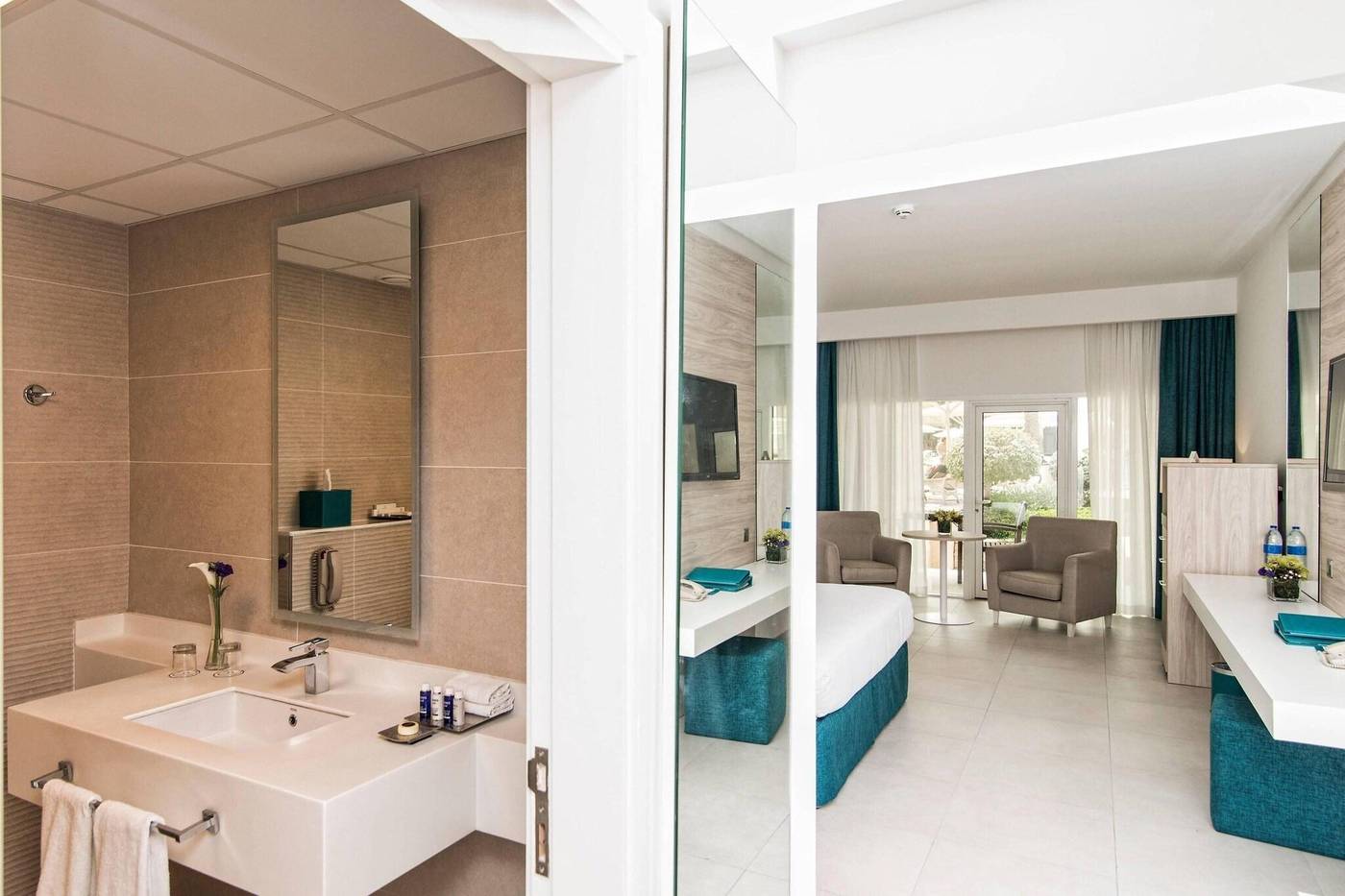 Habtoor-Grand-Resort--Autograph-Collection-Room-49