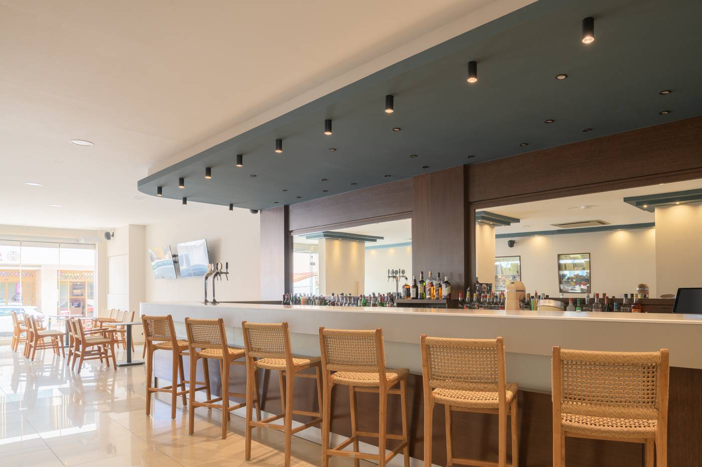 Sergios-Hotel-Bar-21