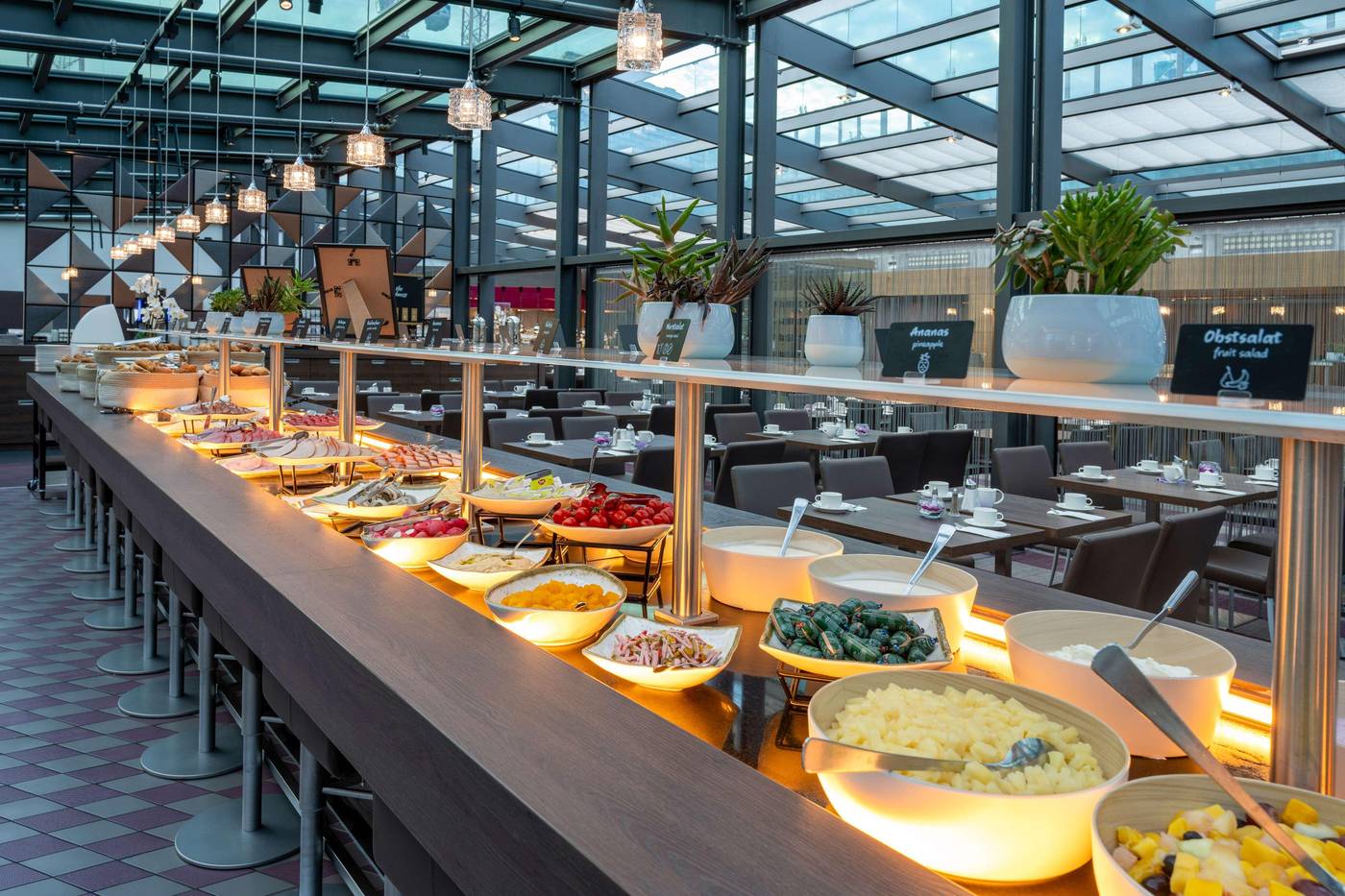 Park-Inn-by-Radisson-Berlin-Alexanderplatz-Restaurant-54