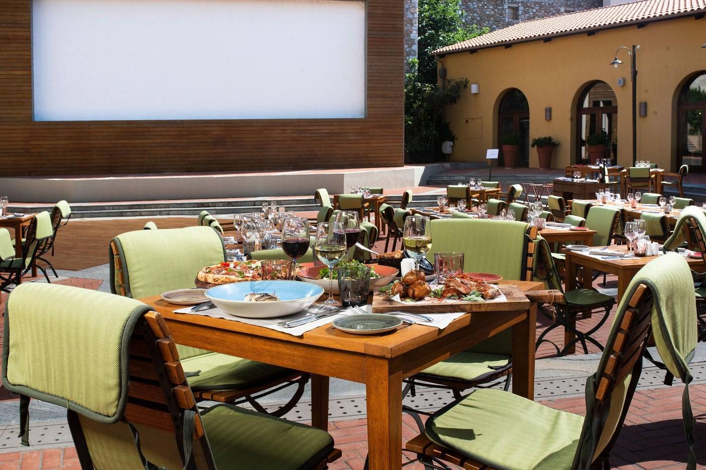 The-Romanos--A-Luxury-Collection-Resort-Restaurant-22