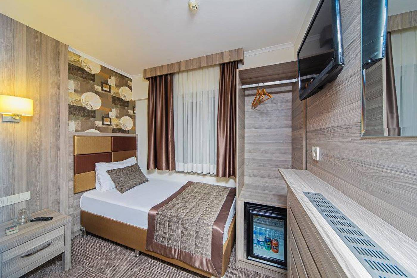 Pera-Arya-Hotel-Room-2
