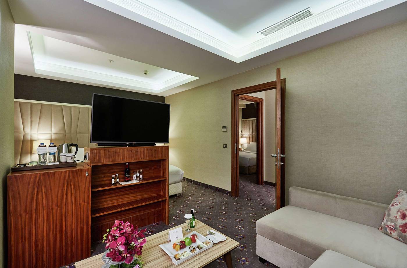DoubleTree-By-Hilton-Izmir-Alsancak-Room-28