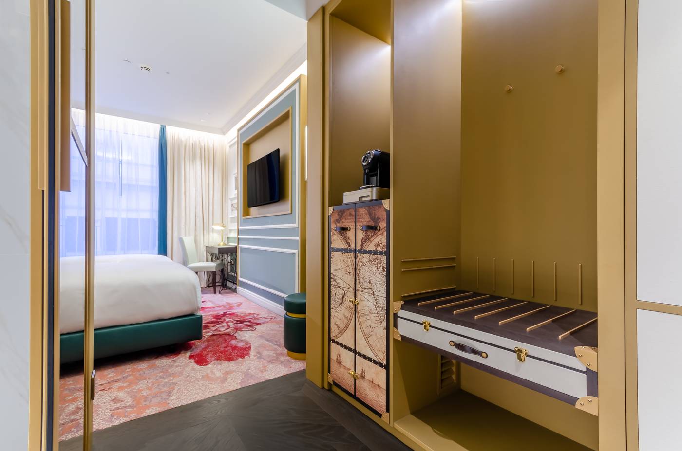 The-Emerald-House-Lisbon--Curio-Collection-by-Hilt-Room-40