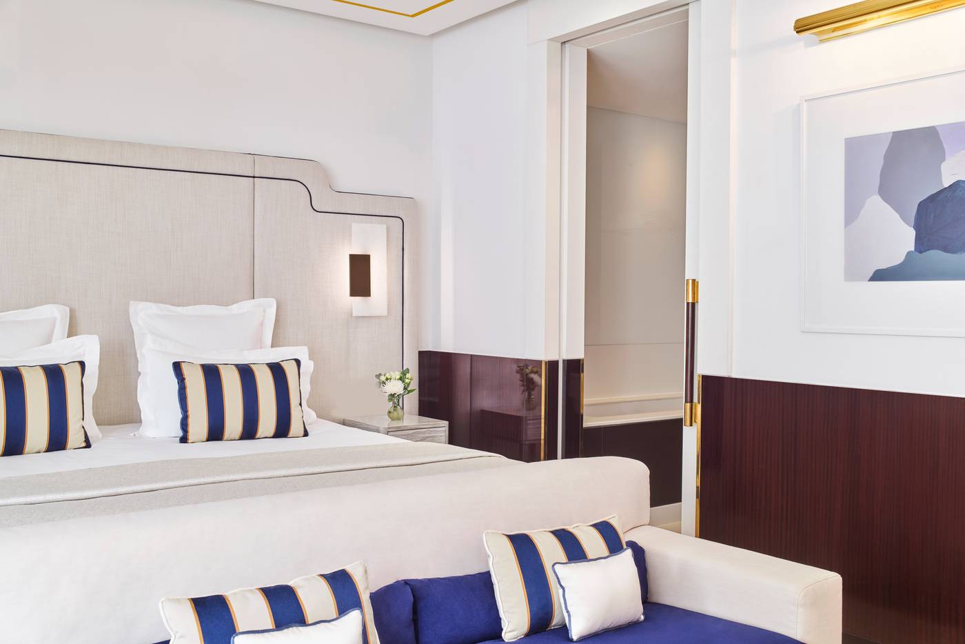 H----tel-Barri----re-Le-Majestic-Cannes-Room-44