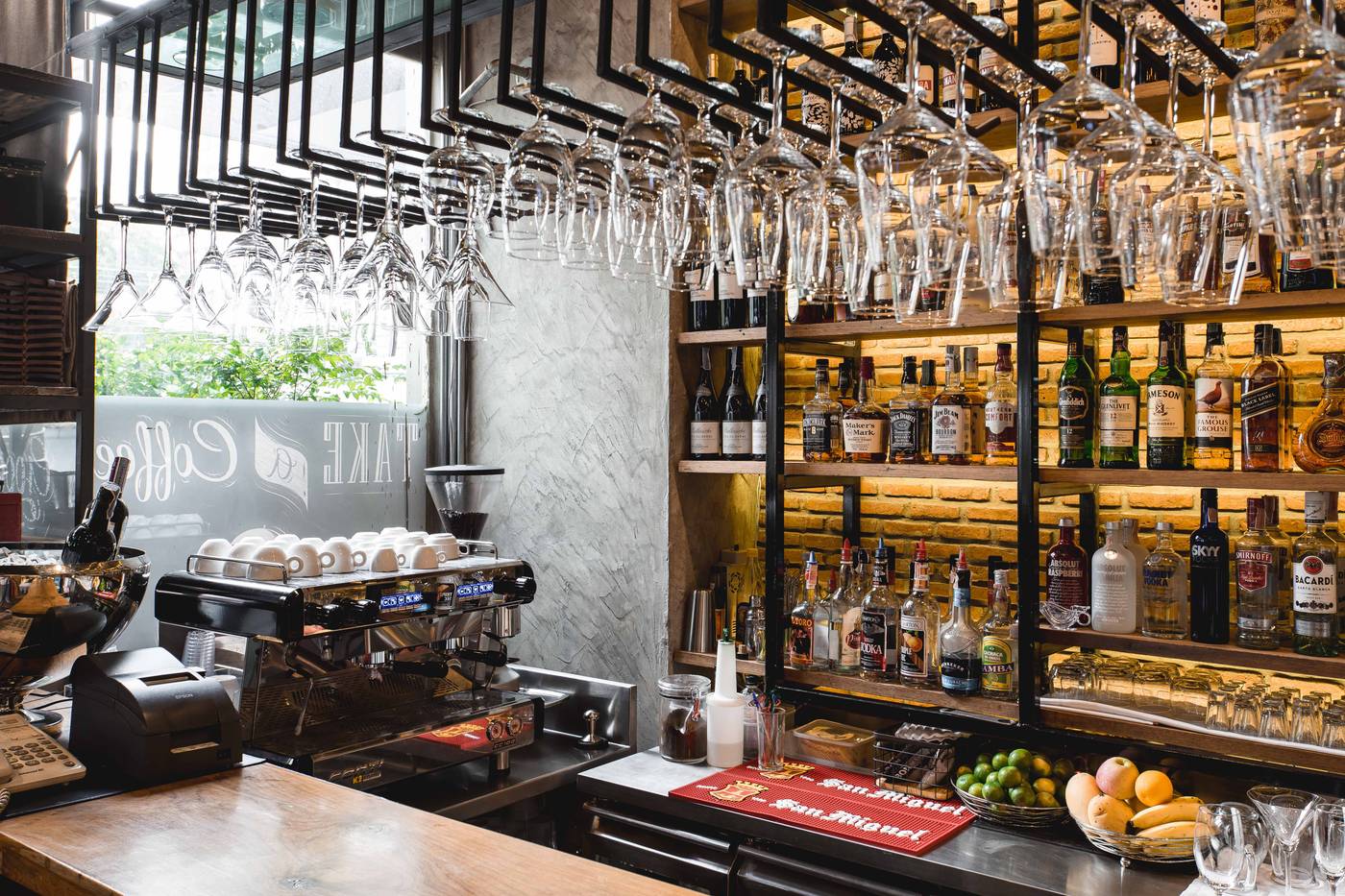 Adelphi-Suites-Bangkok-Restaurant-63