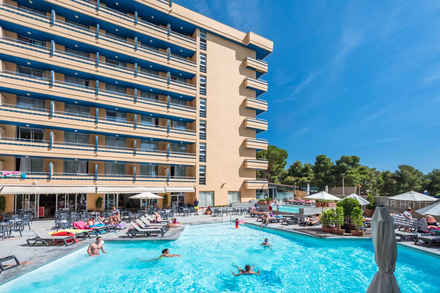 4R-Playa-Park-Pool-7