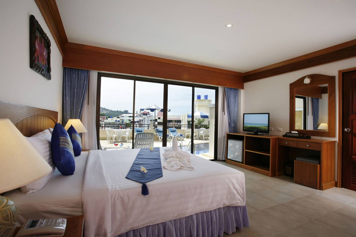 Jiraporn-Hill-Resort-Patong-Room-18
