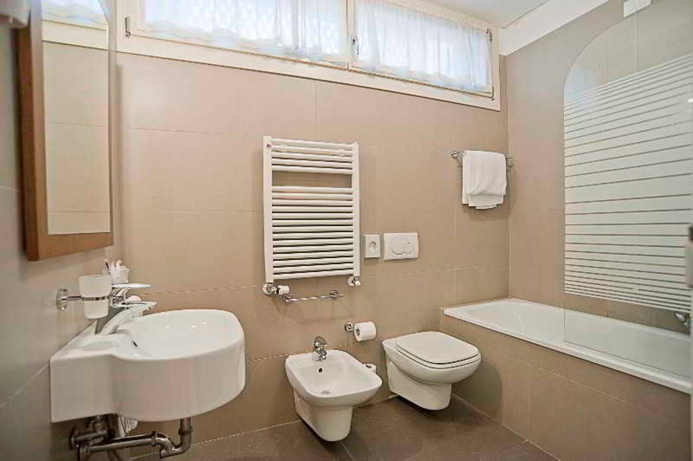Al Canal Regio-Italy-Venezia-Room-6