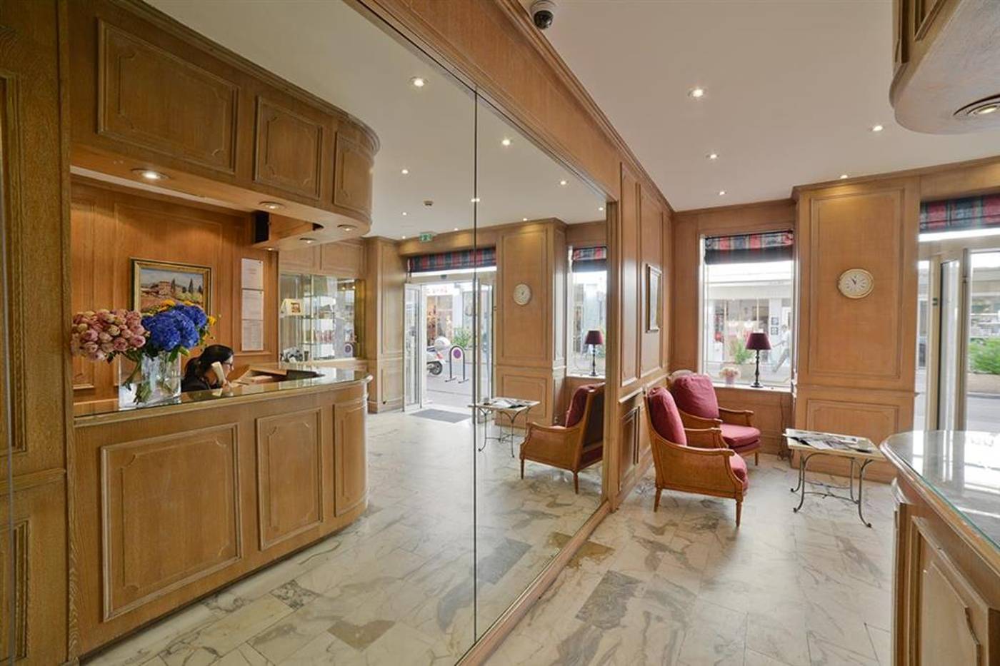 Best-Western-Hotel-Univers-Lobby-46