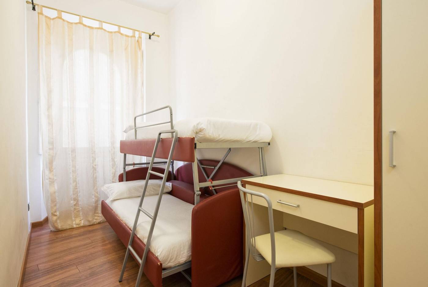 Navona-Tower-Relais-Room-25