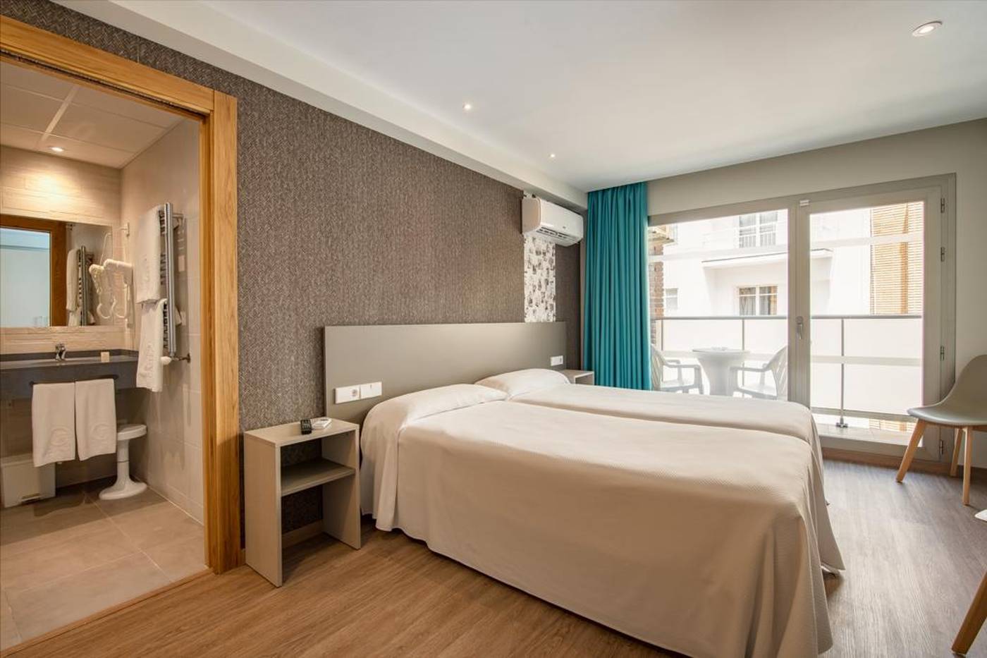 Estudios-Benidorm-Room-10