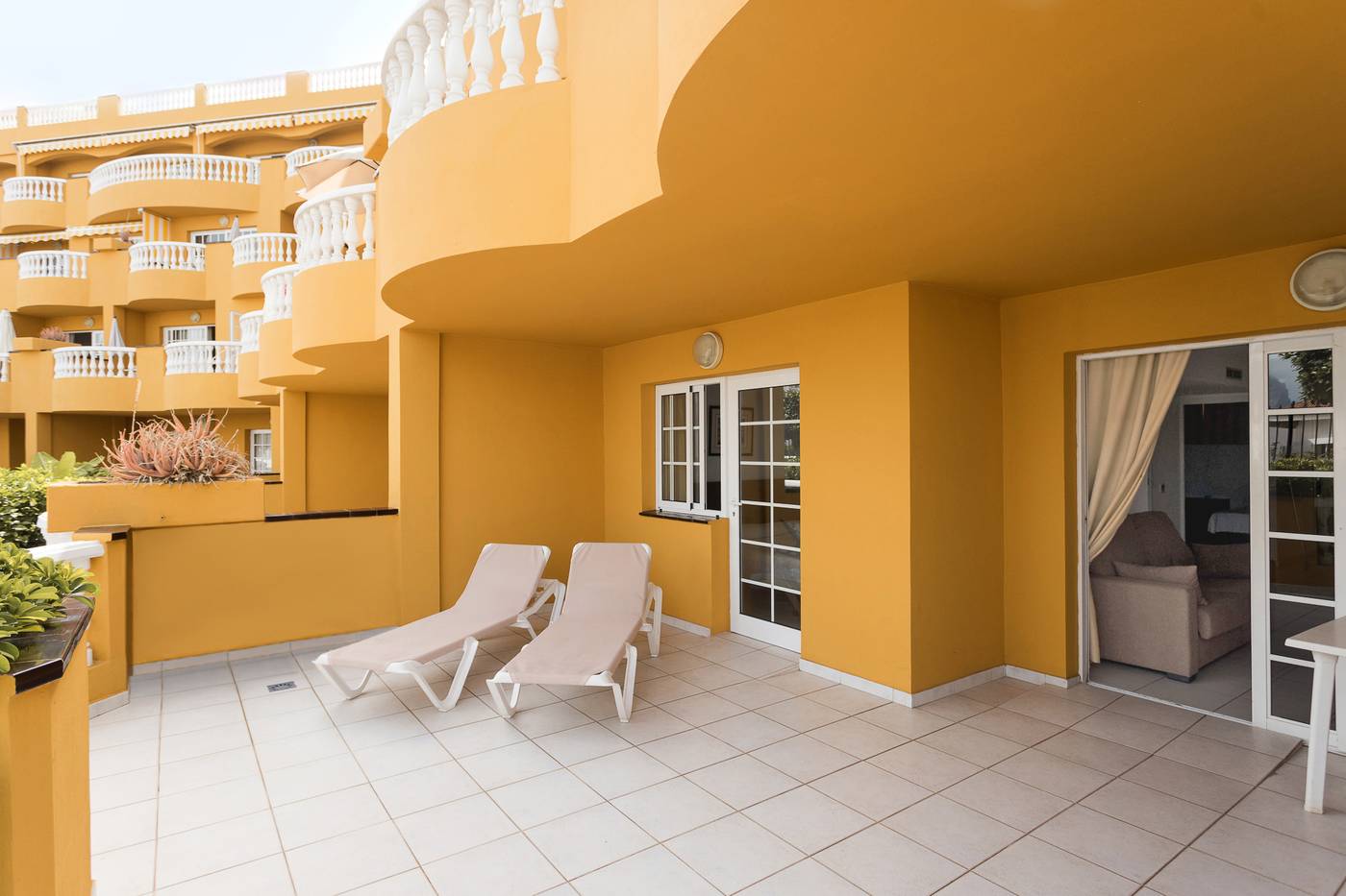 El-Marqu----s-Palace-by-Intercorp-Hotel-Group-Room-10