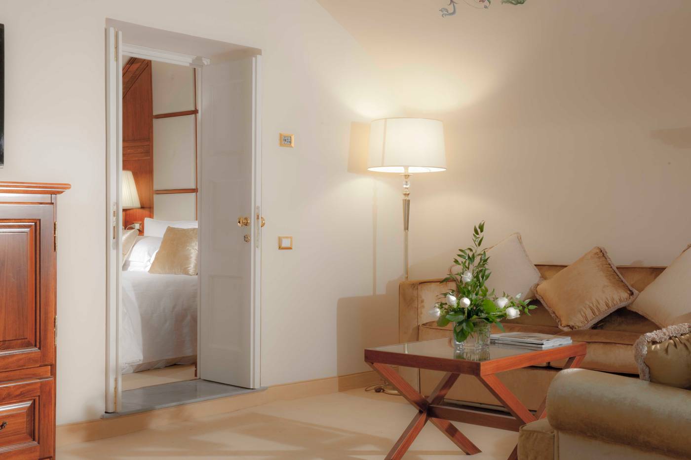 Golden-Tower-Hotel---Spa-Room-59