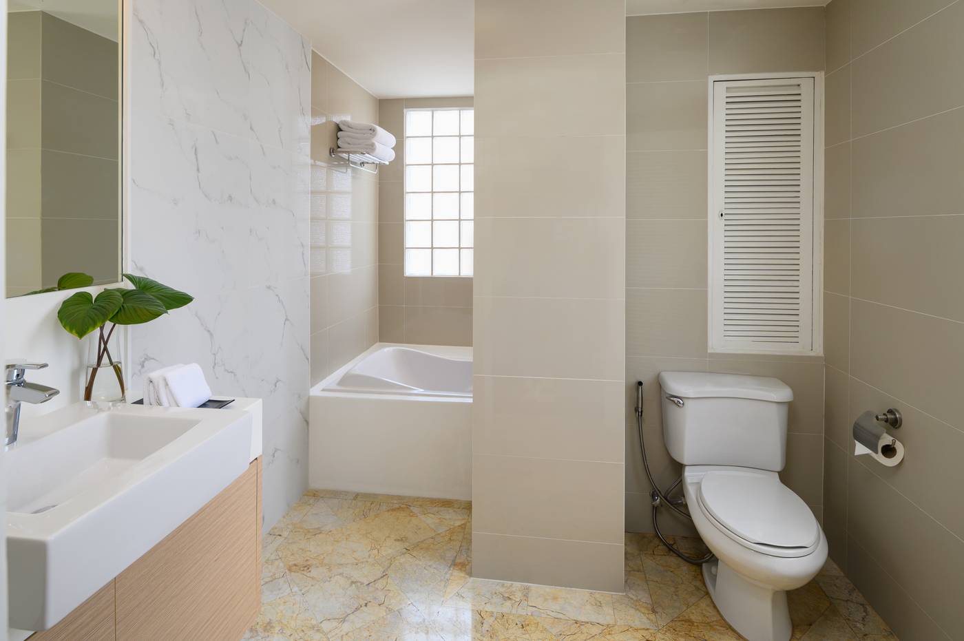 Parkroyal-Suites-Bangkok-Room-35