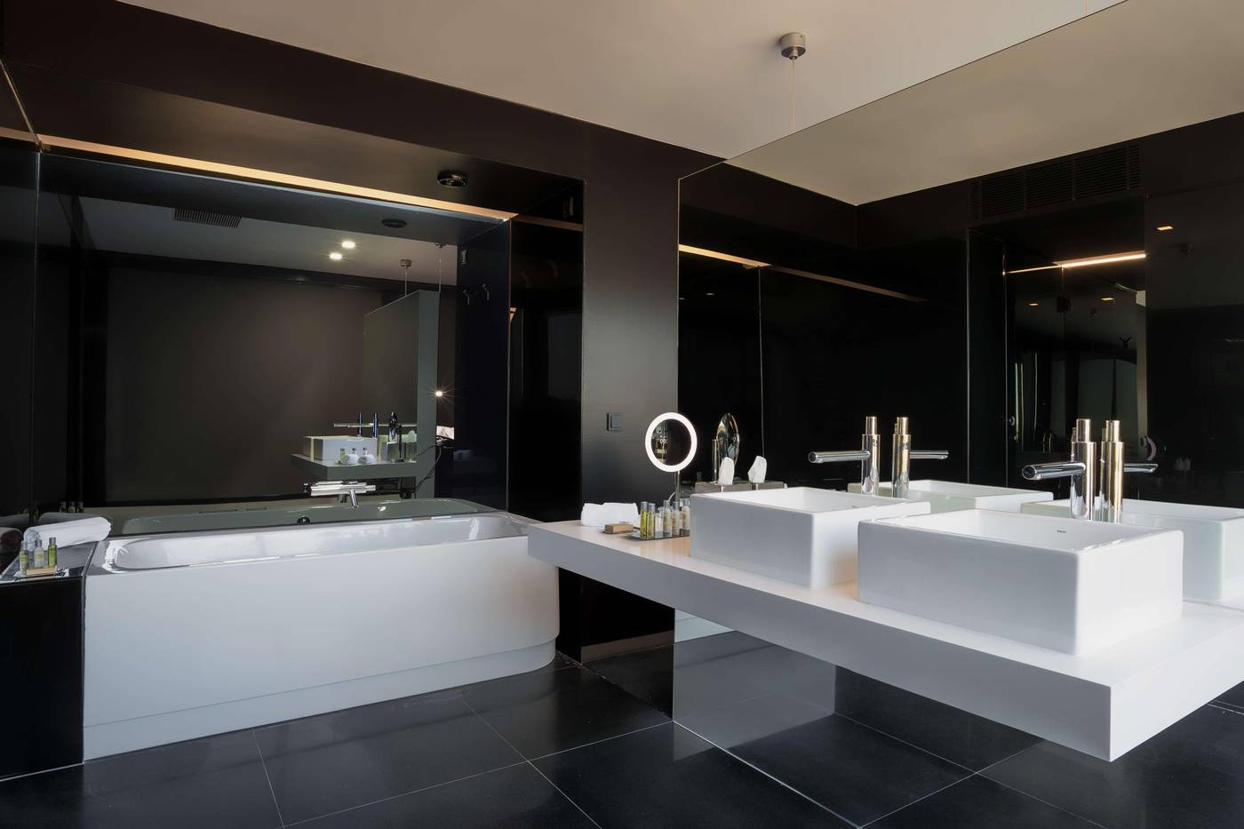 Doubletree-by-Hilton-Lisbon---Fontana-Park-Room-34