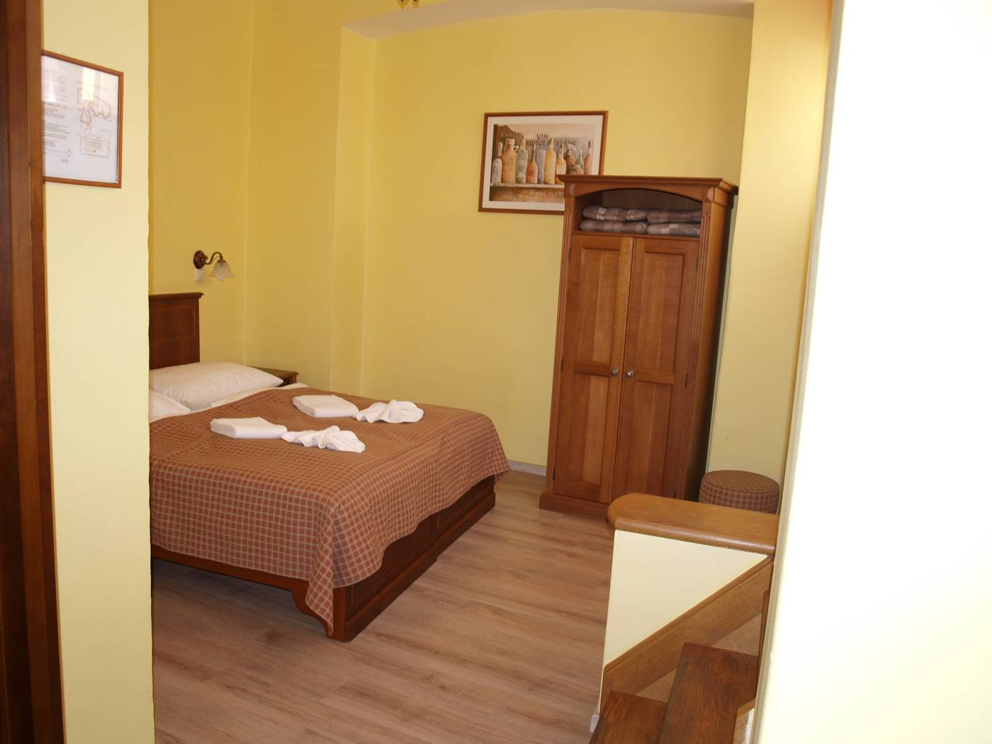 King-George-Hotel-Room-9