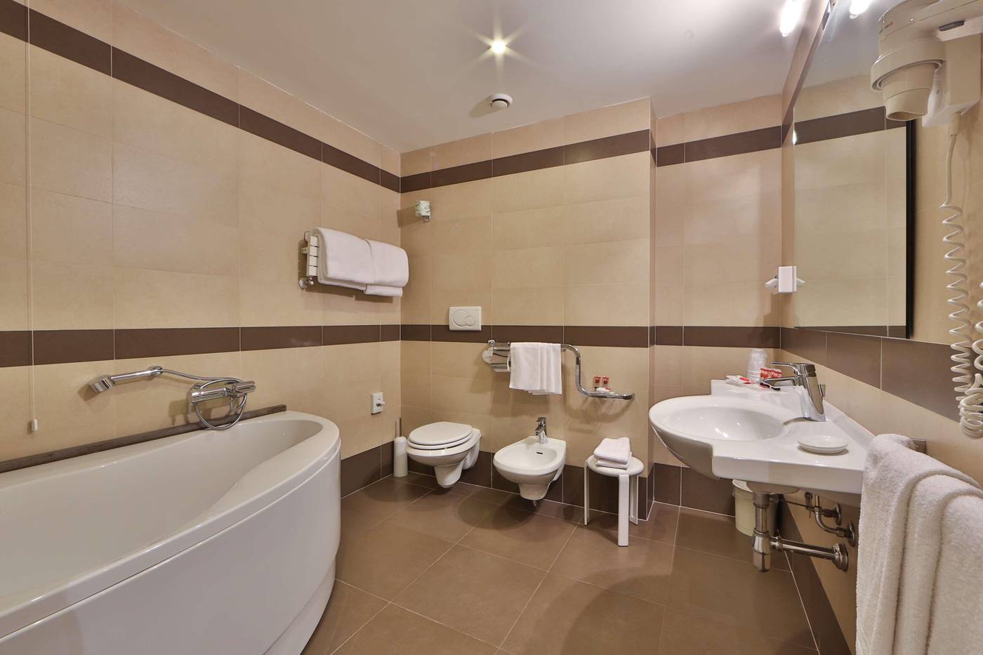 Best-Western-Grand-Htl-Guinigi-Room-29
