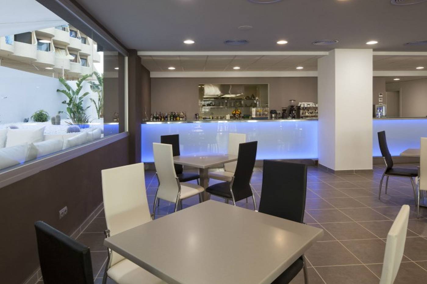 Axel-beach-Ibiza---Adults-Only-Restaurant-17