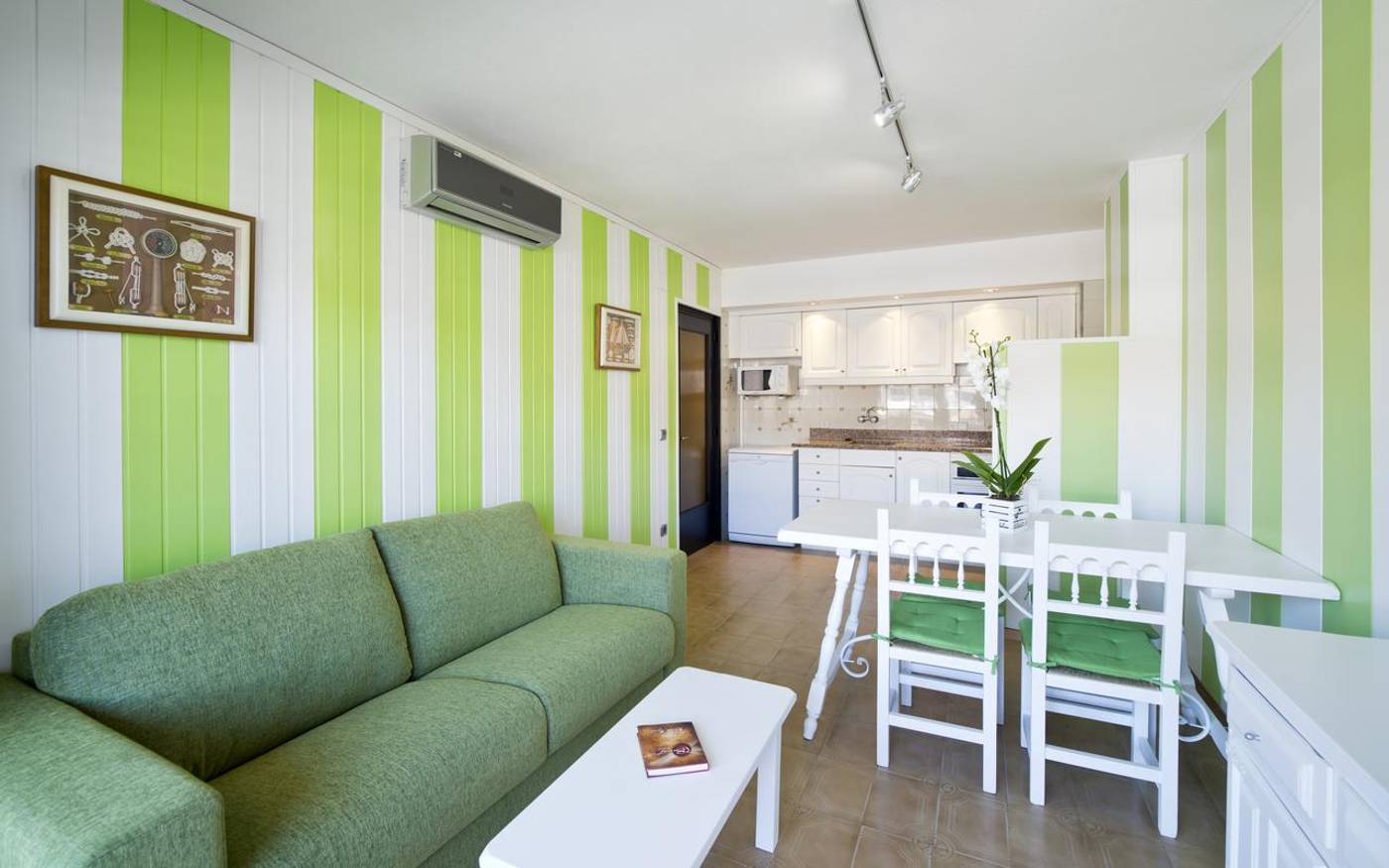Salles-Beach-Apartments-Room-15