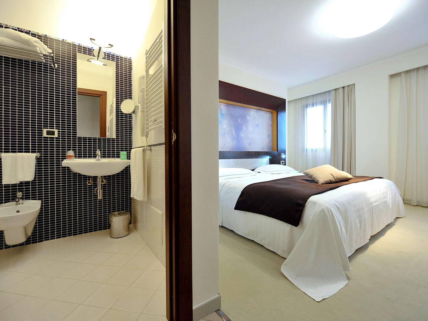 Mercure-Olbia-Room-17