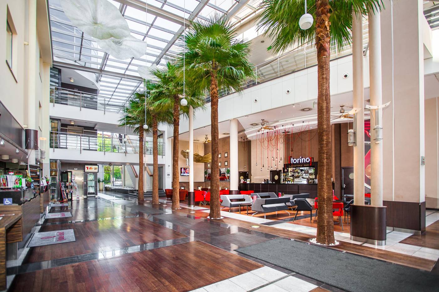 Qubus-Hotel-Krakow-Lobby-4