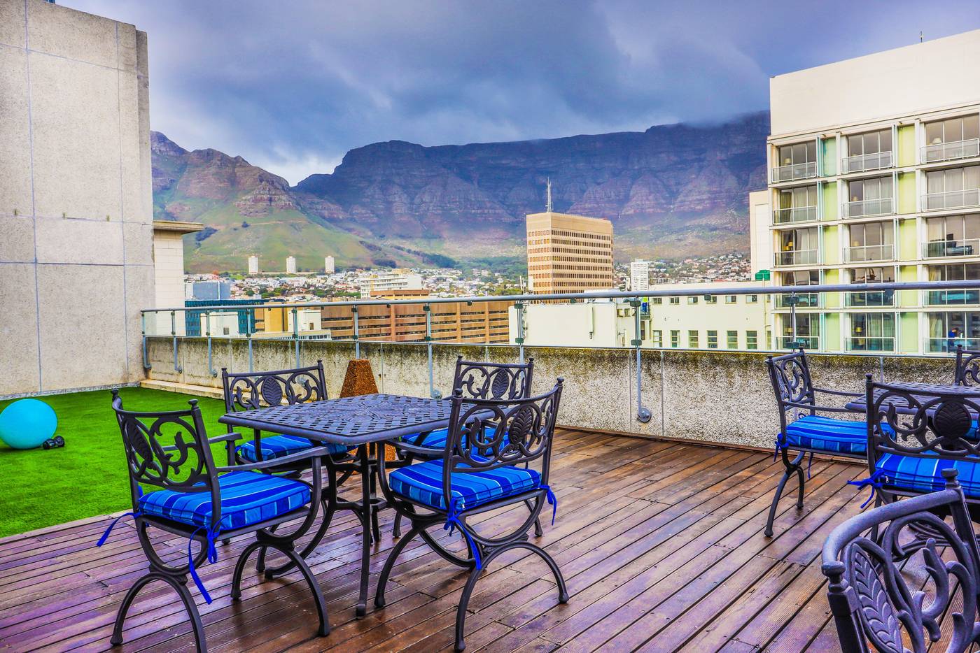 Holiday-Inn-Express-Cape-Town-City-Centre-Sports-and-Entertainment-51