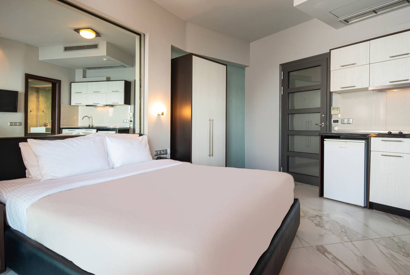 Flegra-Beach-Boutique-Apartments-Room-19