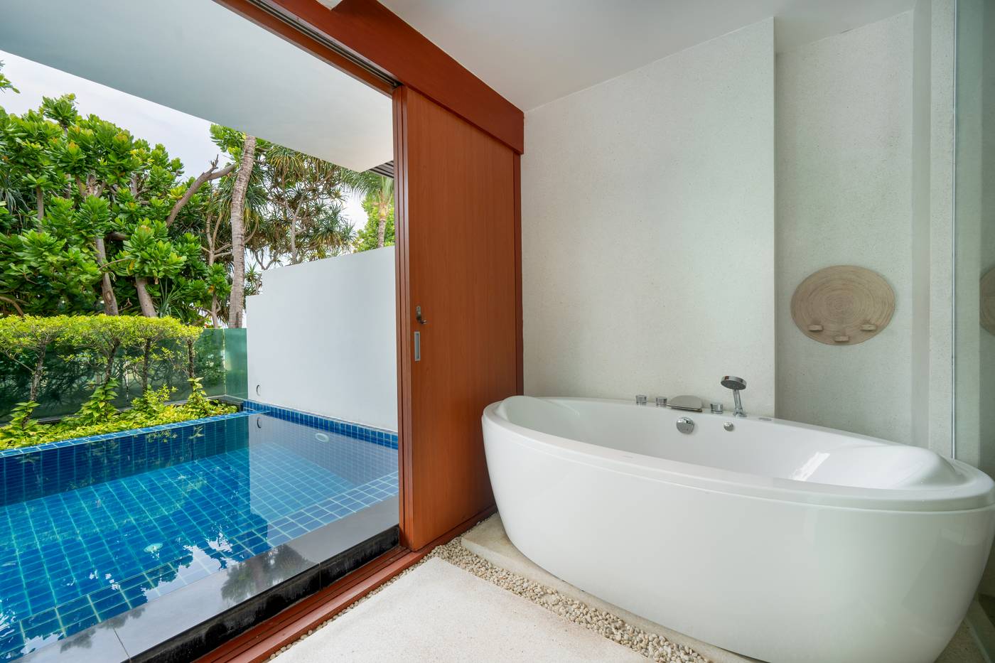 La-Flora-Resort-and-Spa-Patong-Room-40