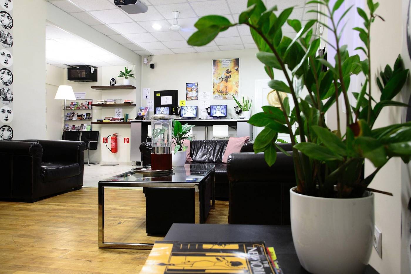 Maverick-Apartments---Vintage-Doubles-Bar-7