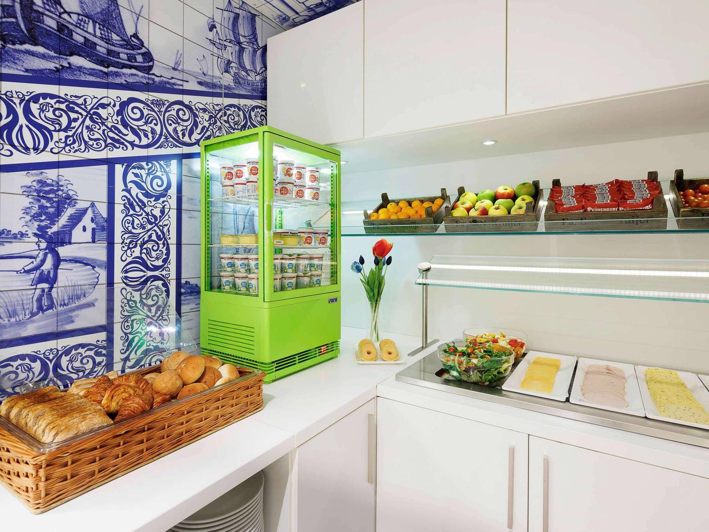 ibis-Styles-Amsterdam-Central-Station-Restaurant-48