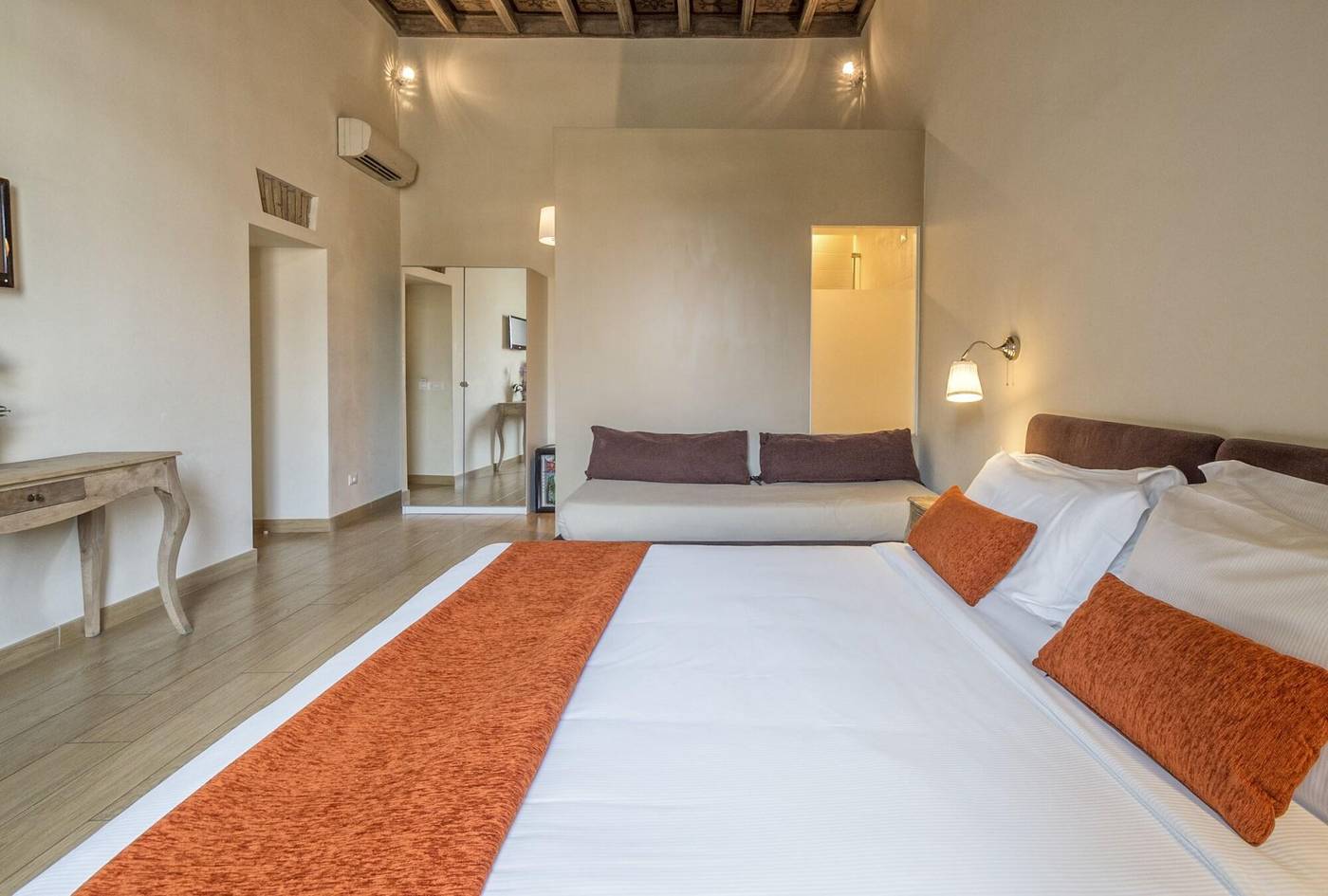 Little-Queen-Suite-Room-15