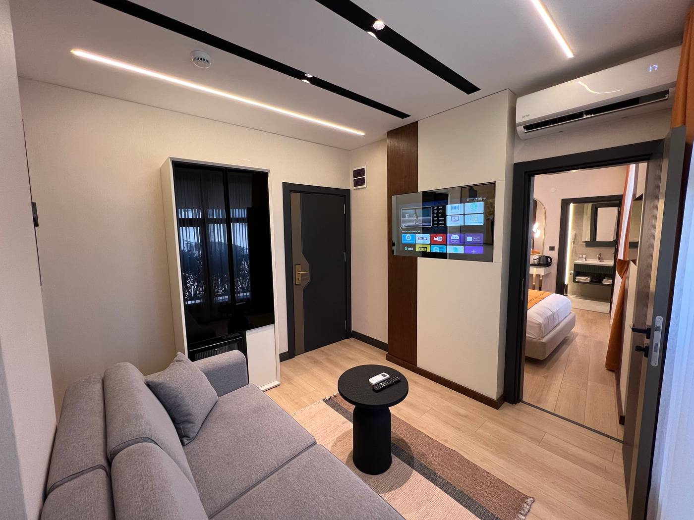 Elysian-Airport-Hotel-Room-37