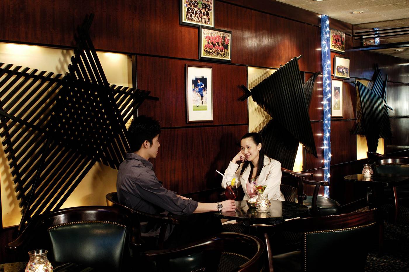 Metropark-Hotel--Kowloon-Bar-16