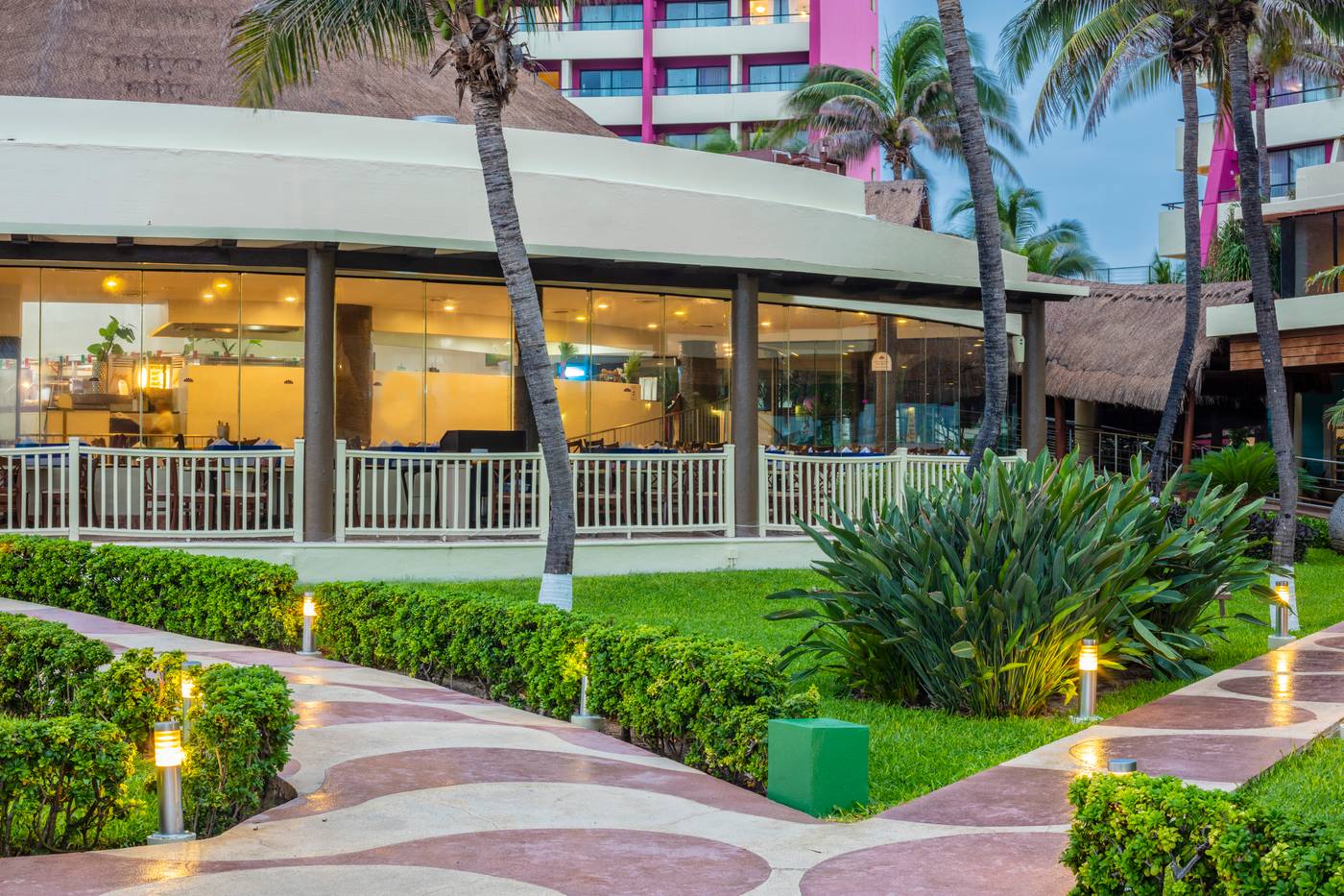 Crown-Paradise-Club-Cancun-Restaurant-16