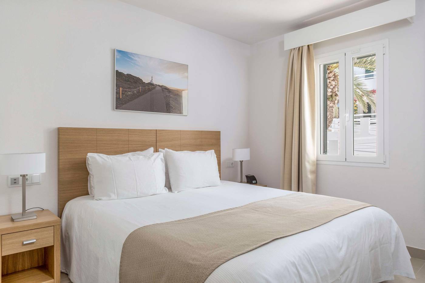 White-Sands-Beach-Club-Room-17