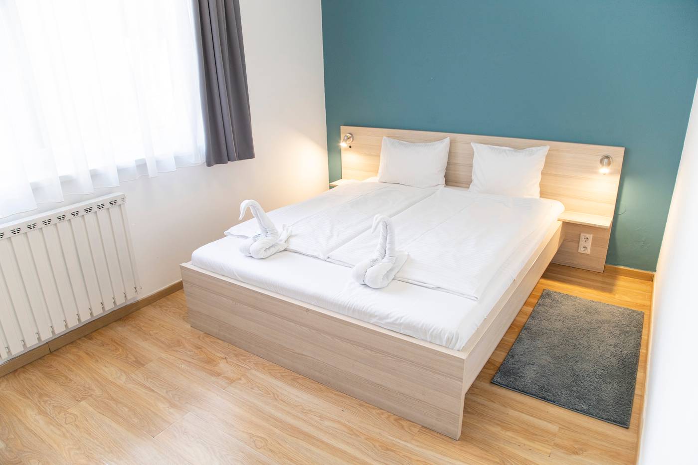 Corvin-Plaza-Apartments---Suites-Room-11