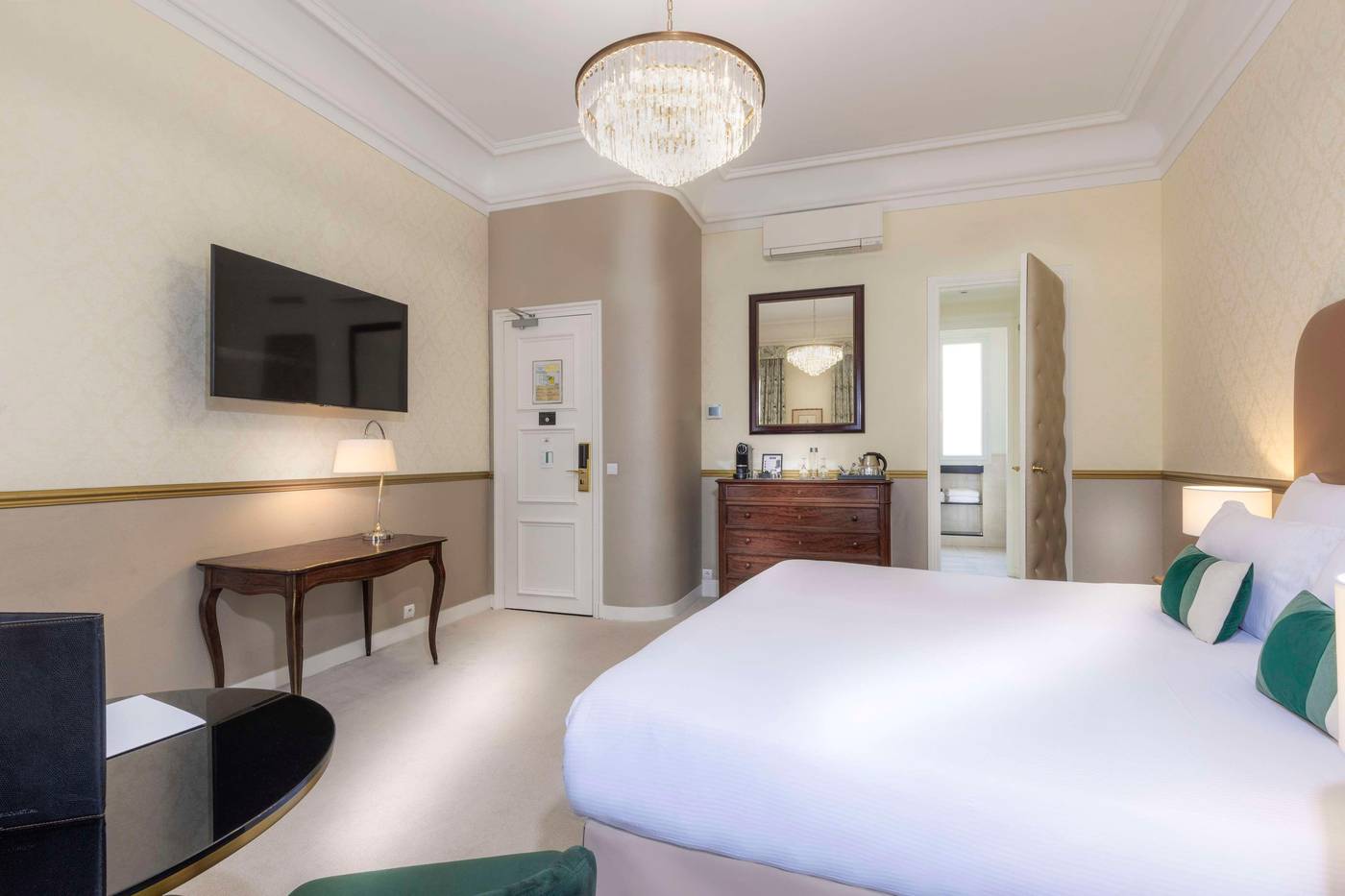 Hotel-Claridge-Worldhotel-Room-26