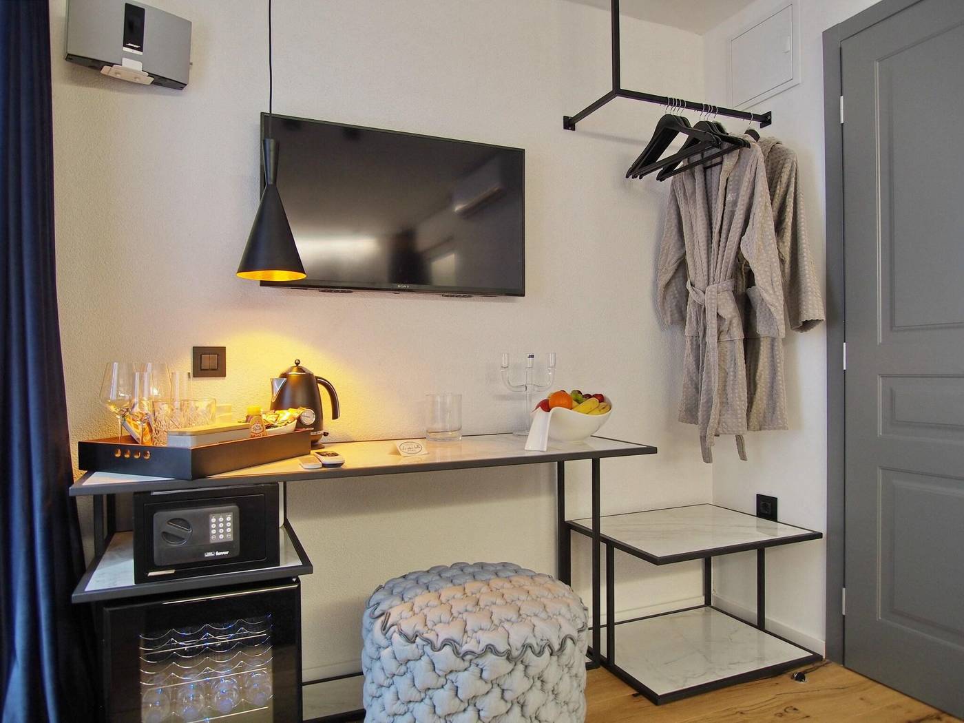 La-Vita-E-Bella-Ii-Room-28