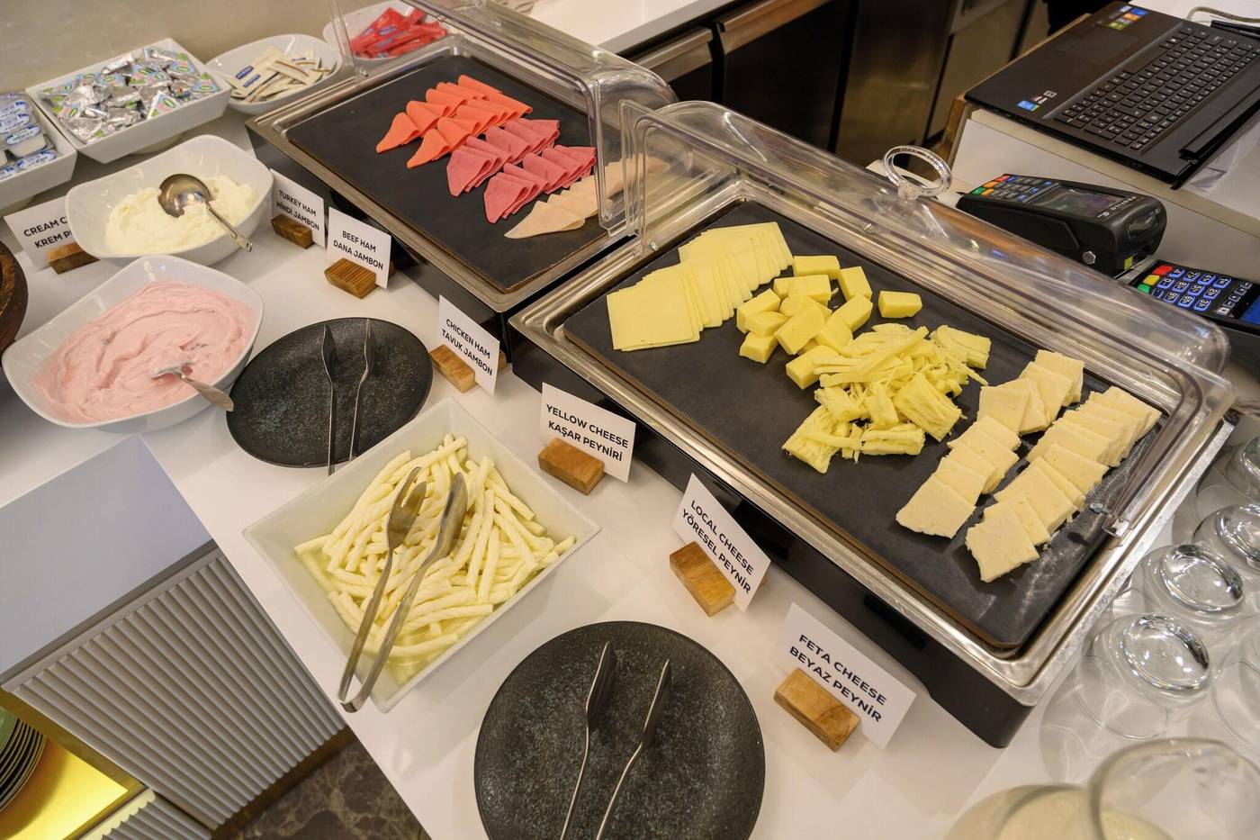 Four-Points-Express-by-Sheraton-Istanbul-Taksim-Restaurant-32