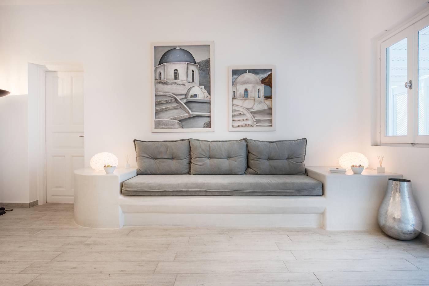 Aqua-Luxury-Suites-Lobby-30