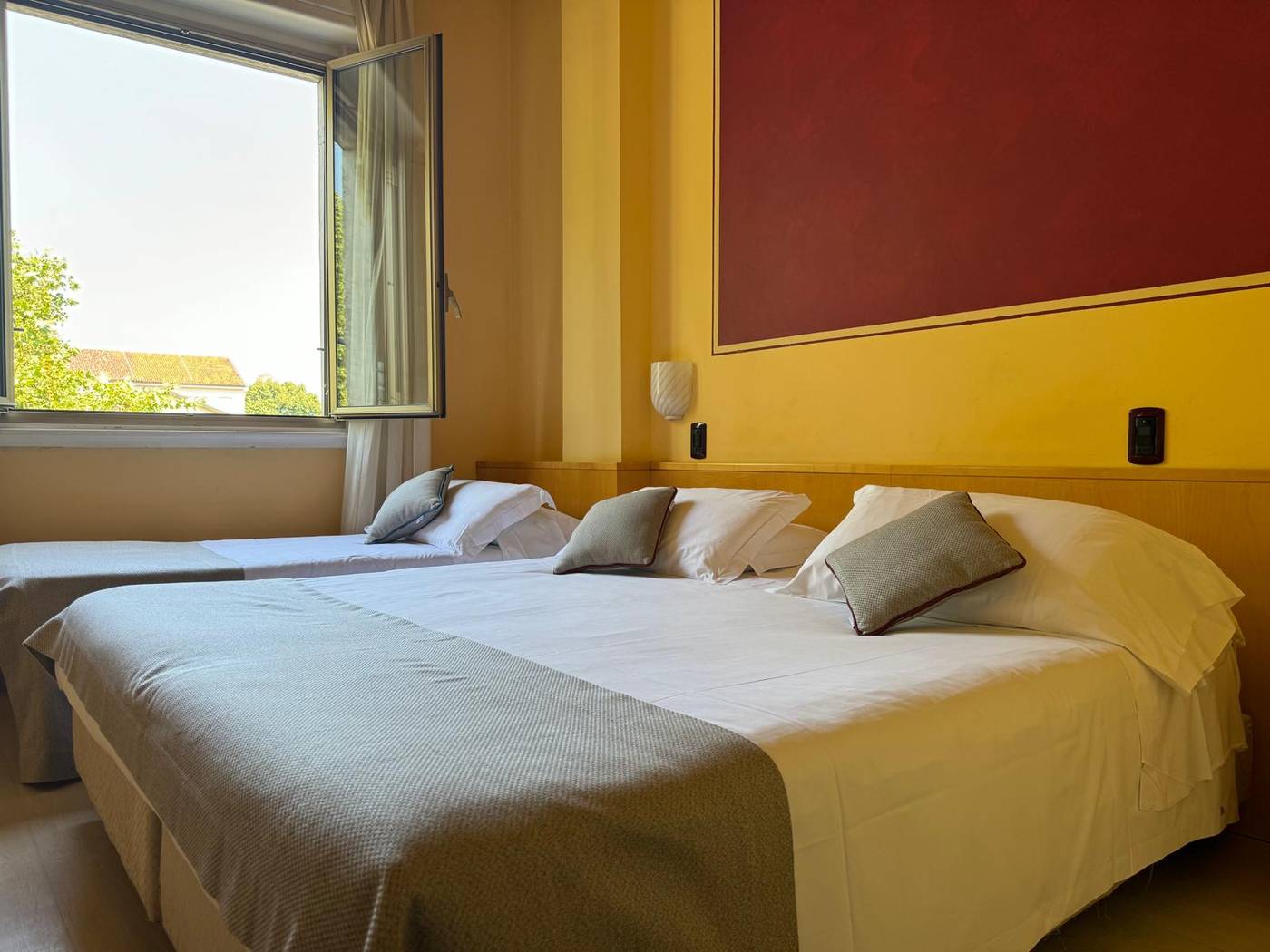 Hotel-Sant-Ambroeus-Room-3